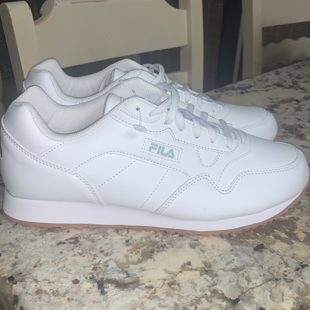 White Fila shoes size 10.5 - Picture 2 of 6